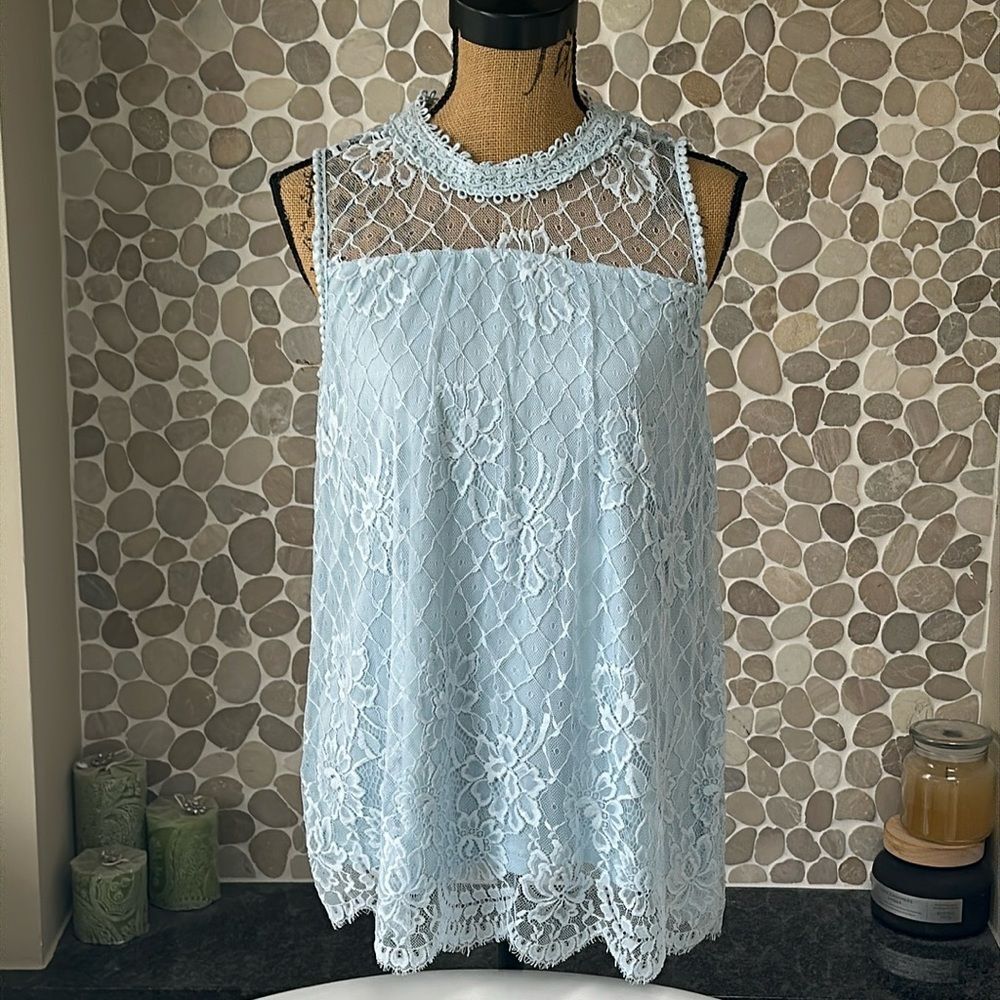NWOT Ultra Pink powder blue sleeveless lace top – size M